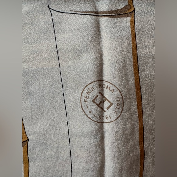 Vintage Fendi silk scarf roosters hand rolled - Picture 2 of 8